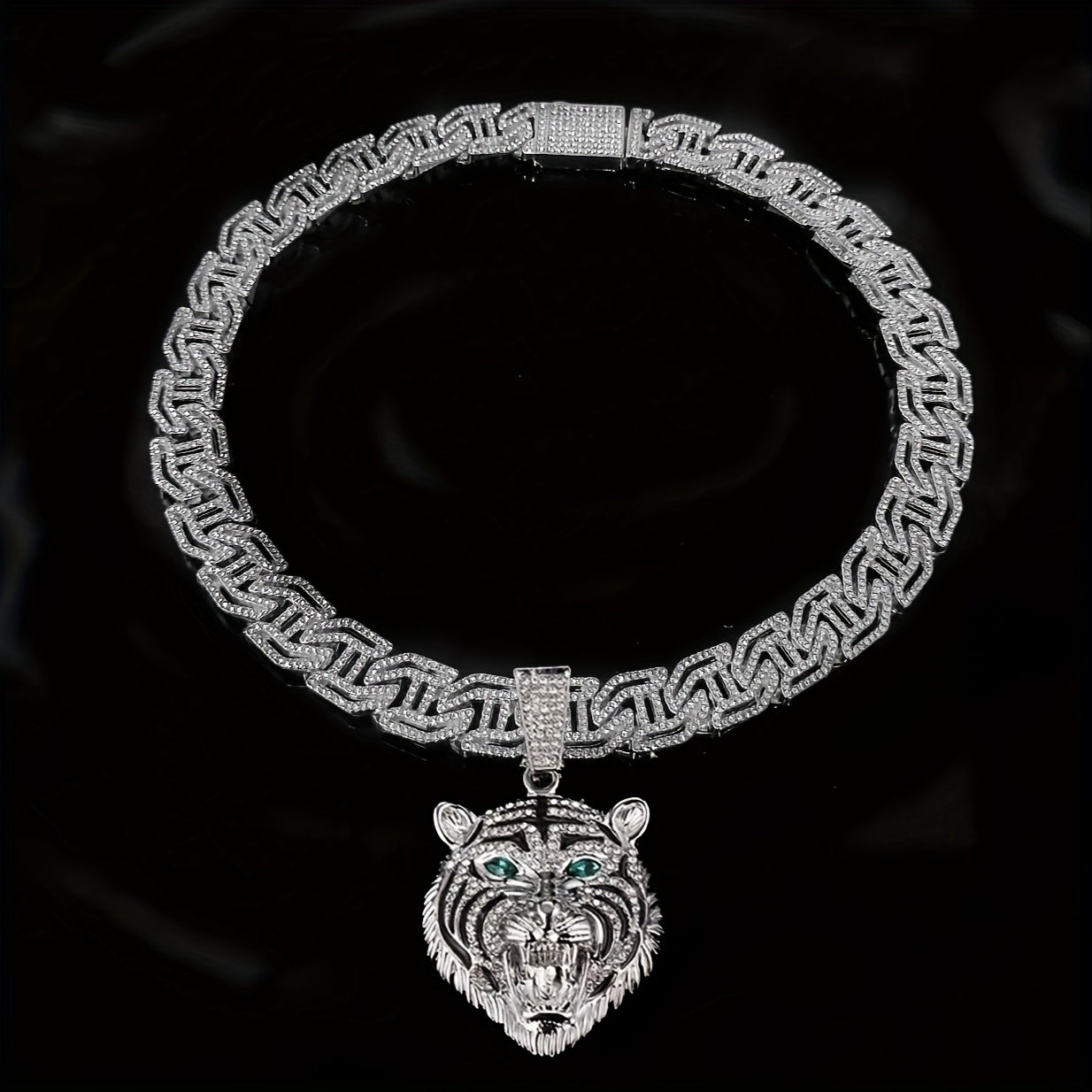 1pc Domineering Green Eyed Tiger Head Shaped Pendant, Paired with a 50.8 cm Rhinestone Cuban Necklace, Suitable for Daily Wear And Gift Giving for Men And Women
