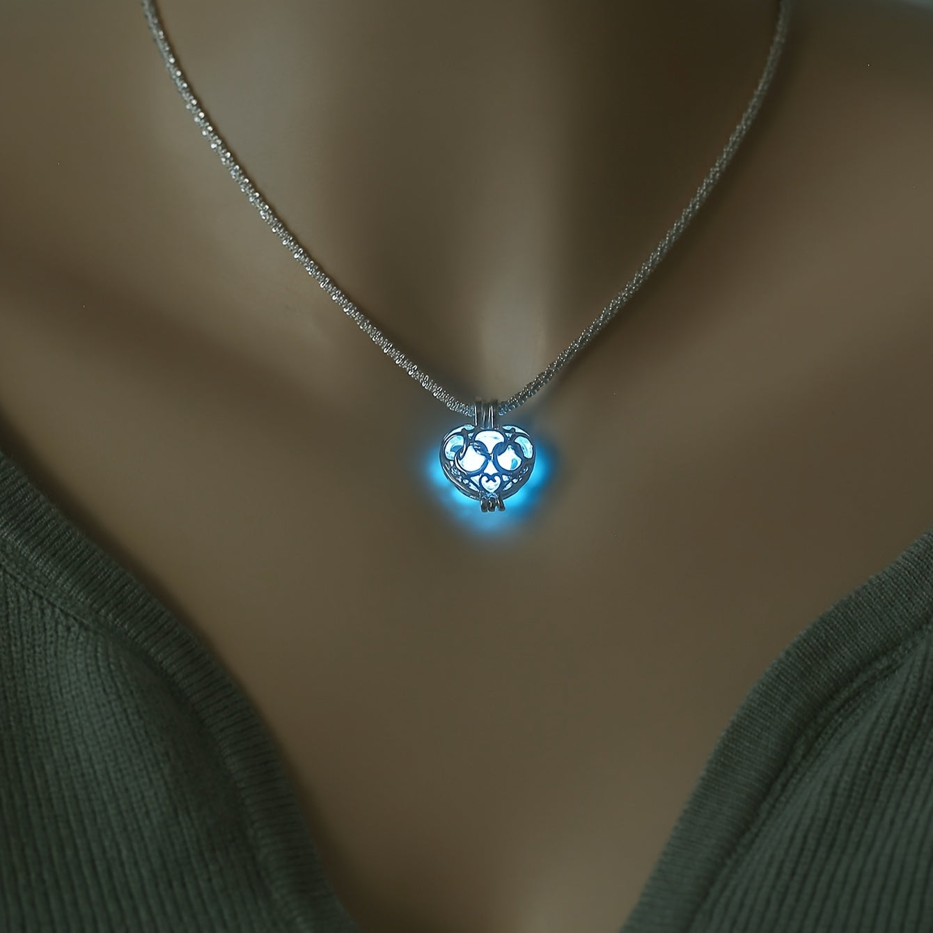 Nooxian Elegant Heart-Shaped Luminous Pendant Necklace - Classic Vacation Style, Glow-in-the-Dark Resin Charm, Copper Chain, Ideal for Daily Wear & Gifts, Valentine'S Day Special, Luminous Jewelry|Classic Necklace|Resin Penda