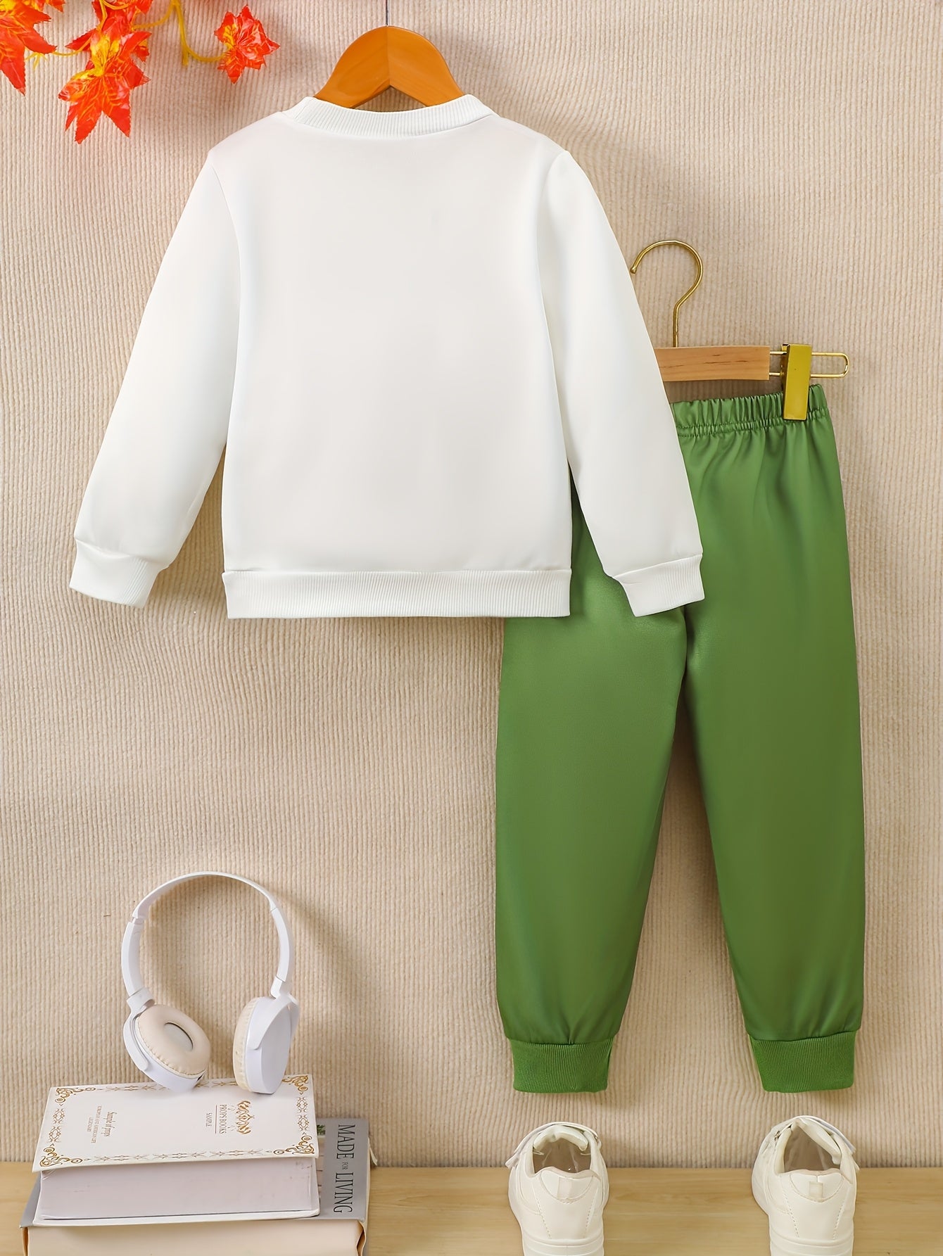 2pcs boys' casual sweatshirt and pants set with cool dinosaur print, perfect for autumn and winter seasons. Ideal as a gift or for leisure, sports, and vacation activities. Suitable for outdoor wear, Perfect for Outdoor