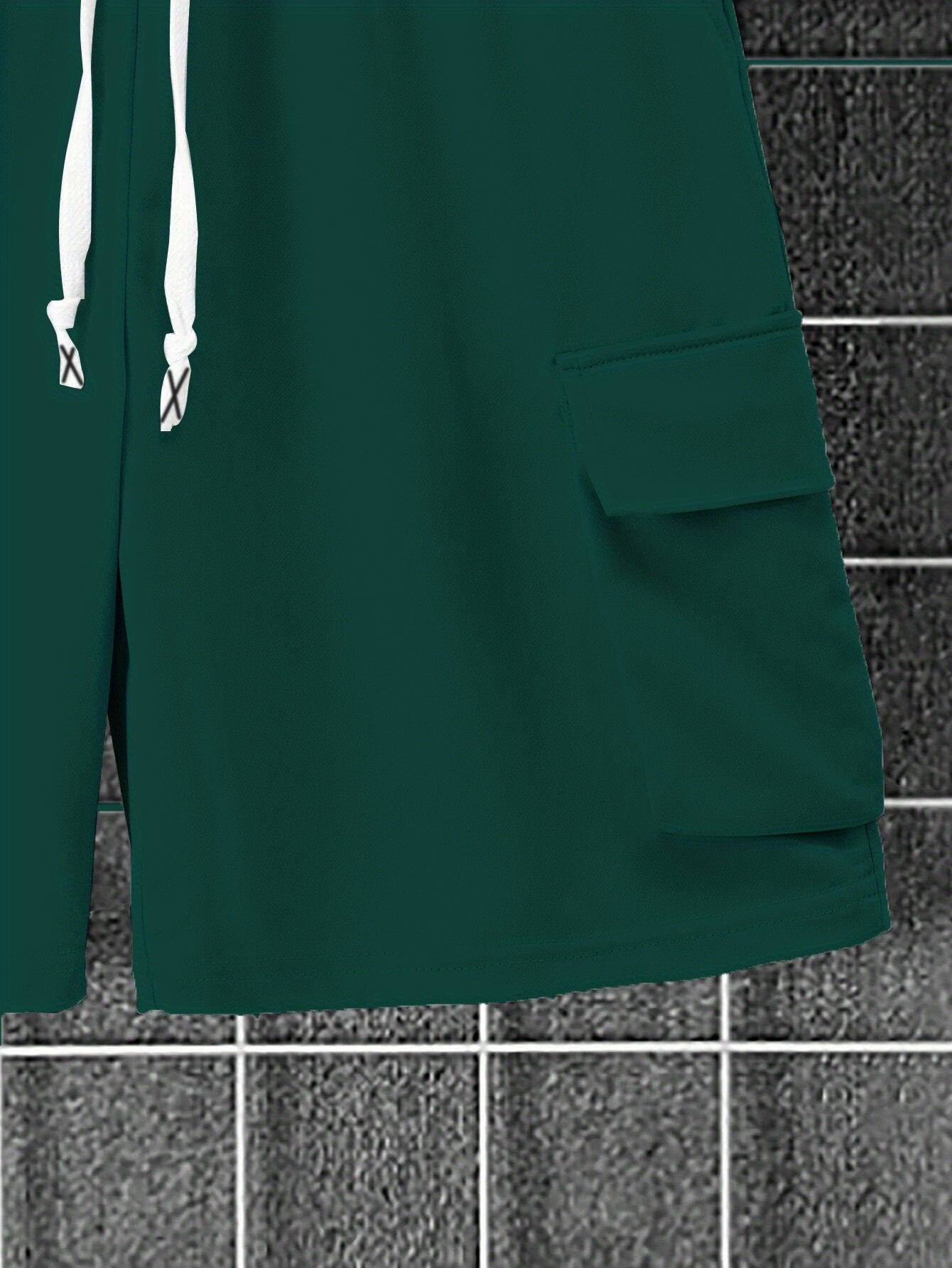 New Loose Fit Breathable Men's Crew Neck Short Sleeve T-Shirt and Workwear Style Multi-Pocket Shorts Set, Summer Casual Sportswear Two-Piece Outfit, Stylish Versatile Top and Pants for Both Men and Women