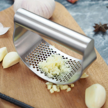 1pc Stainless Steel Garlic Rocker - Ergonomic Manual Garlic Mincer - Uncharged, Easy-Clean Garlic Crusher and Chopper for Kitchen Use