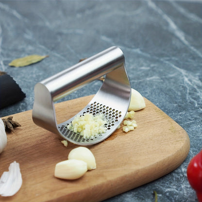 1pc Stainless Steel Garlic Rocker - Ergonomic Manual Garlic Mincer - Uncharged, Easy-Clean Garlic Crusher and Chopper for Kitchen Use