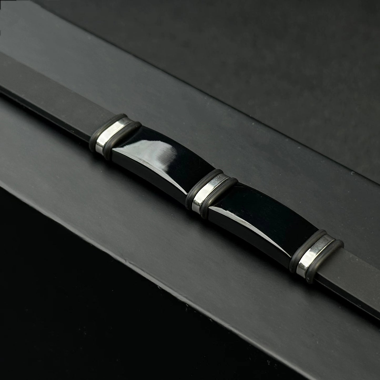 1pc Men'S Stainless Steel Adjustable Cuff Bracelet, Gunmetal Black Plating, Casual Style, Fashion Accessory, with Silicone Lining for Jewelry Gift