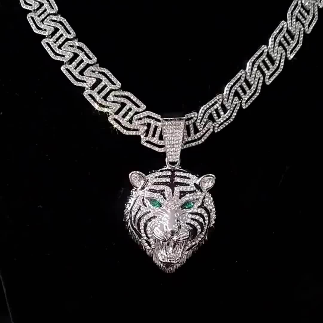 1pc Domineering Green Eyed Tiger Head Shaped Pendant, Paired with a 50.8 cm Rhinestone Cuban Necklace, Suitable for Daily Wear And Gift Giving for Men And Women