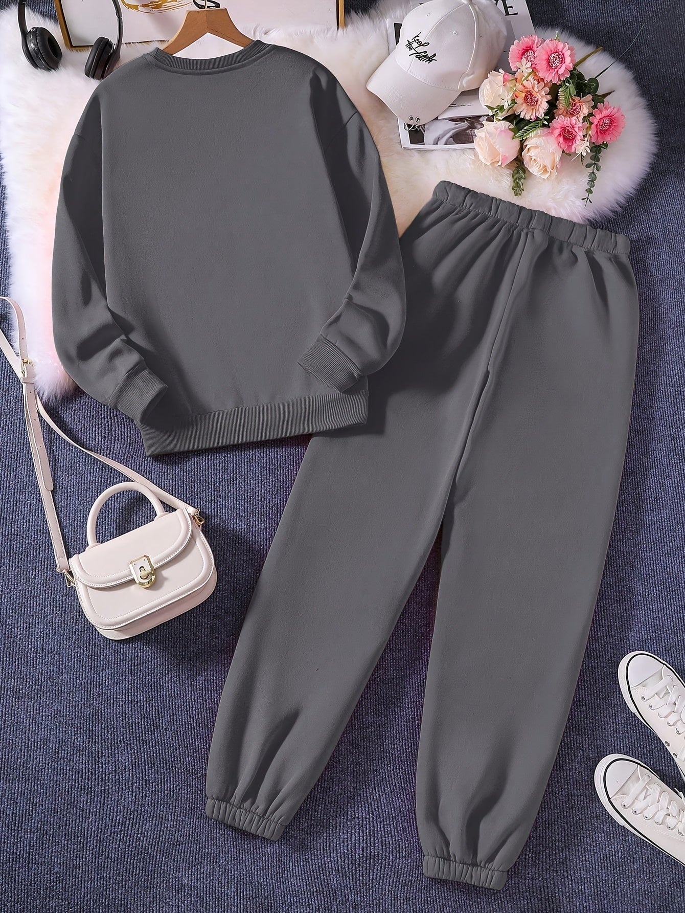 Targeted Autumn and Winter Fashion Print Two-Piece Set, Casual Long-Sleeve Fleece Pullover and Drawstring Jogger Pants Outfit for Women