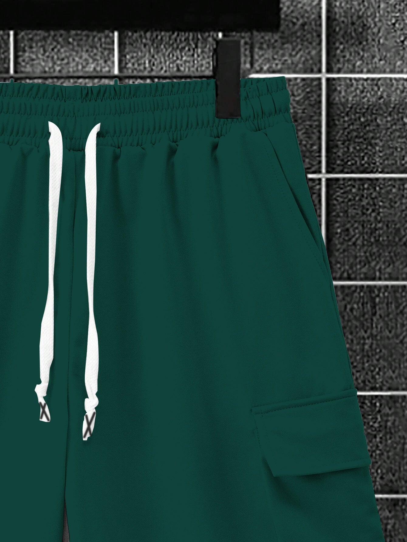 New Loose Fit Breathable Men's Crew Neck Short Sleeve T-Shirt and Workwear Style Multi-Pocket Shorts Set, Summer Casual Sportswear Two-Piece Outfit, Stylish Versatile Top and Pants for Both Men and Women