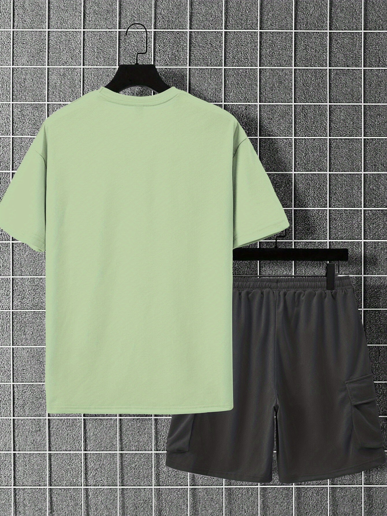 New Loose Fit Breathable Men's Crew Neck Short Sleeve T-Shirt and Workwear Style Multi-Pocket Shorts Set, Summer Casual Sportswear Two-Piece Outfit, Stylish Versatile Top and Pants for Both Men and Women