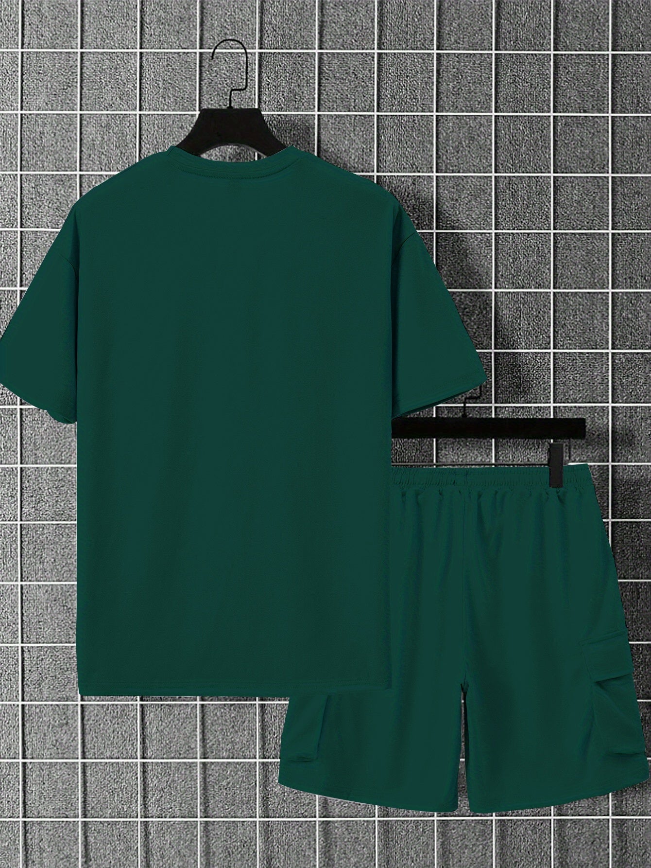 New Loose Fit Breathable Men's Crew Neck Short Sleeve T-Shirt and Workwear Style Multi-Pocket Shorts Set, Summer Casual Sportswear Two-Piece Outfit, Stylish Versatile Top and Pants for Both Men and Women