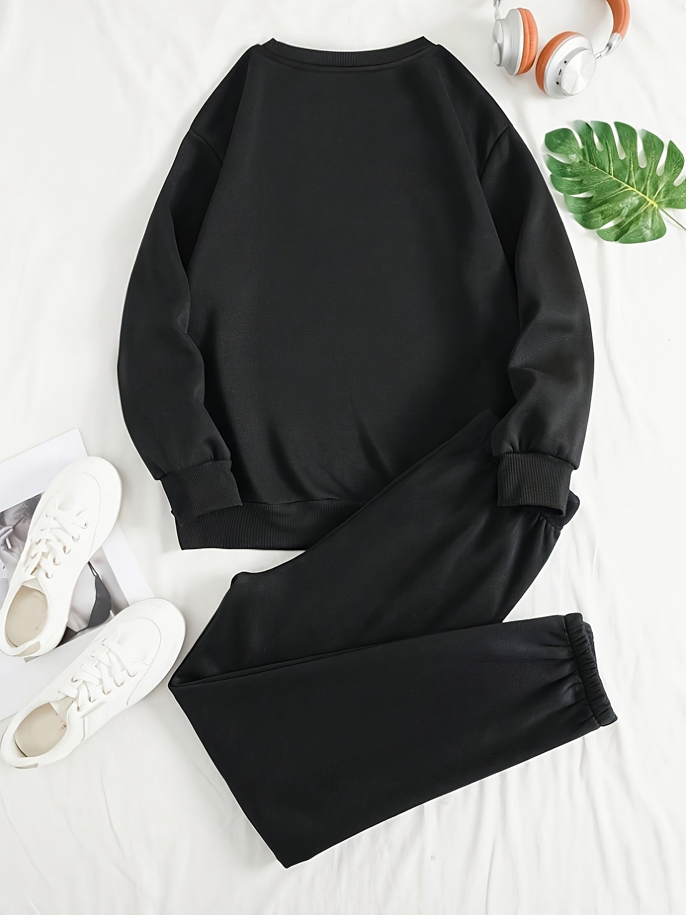 Targeted Autumn and Winter Fashion Print Two-Piece Set, Casual Long-Sleeve Fleece Pullover and Drawstring Jogger Pants Outfit for Women