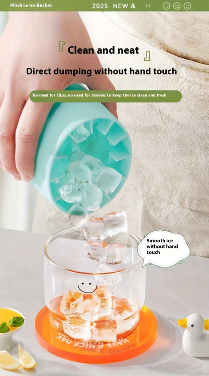 1pc Quick Freeze Silicone Ice Cube Trays - Easy to Use, Durable Plastic Molds for Perfectly Shaped Ice, Ideal for fruit juice, Ice Buckets & Cylindrical Cups, fruit juice Accessories,Suitable for Thanksgiving, Halloween, Chri