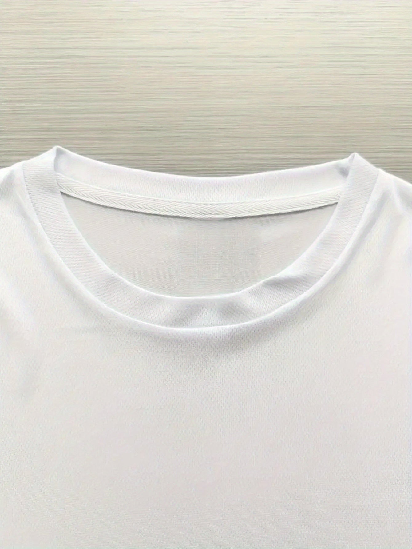 New Summer Men'S T-Shirt with Trendy Prints, Versatile for Home Wear in All Seasons, Featuring a Round Neck Design And a Regular Fit for a Simple And Casual Style.