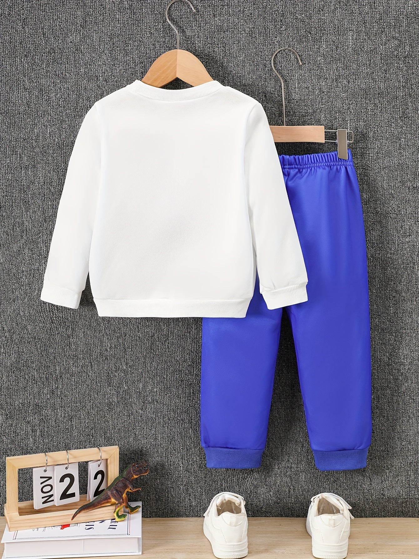 2pcs boys' casual sweatshirt and pants set with cool dinosaur print, perfect for autumn and winter seasons. Ideal as a gift or for leisure, sports, and vacation activities. Suitable for outdoor wear, Perfect for Outdoor
