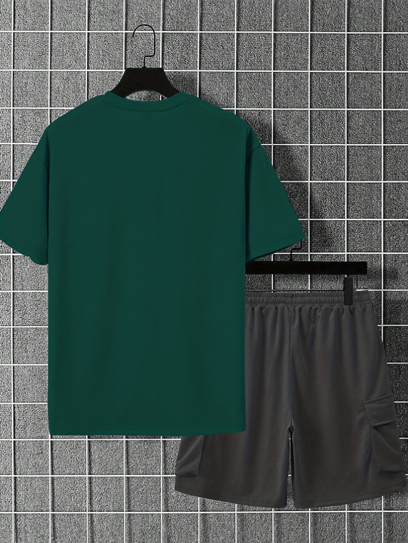 New Loose Fit Breathable Men's Crew Neck Short Sleeve T-Shirt and Workwear Style Multi-Pocket Shorts Set, Summer Casual Sportswear Two-Piece Outfit, Stylish Versatile Top and Pants for Both Men and Women