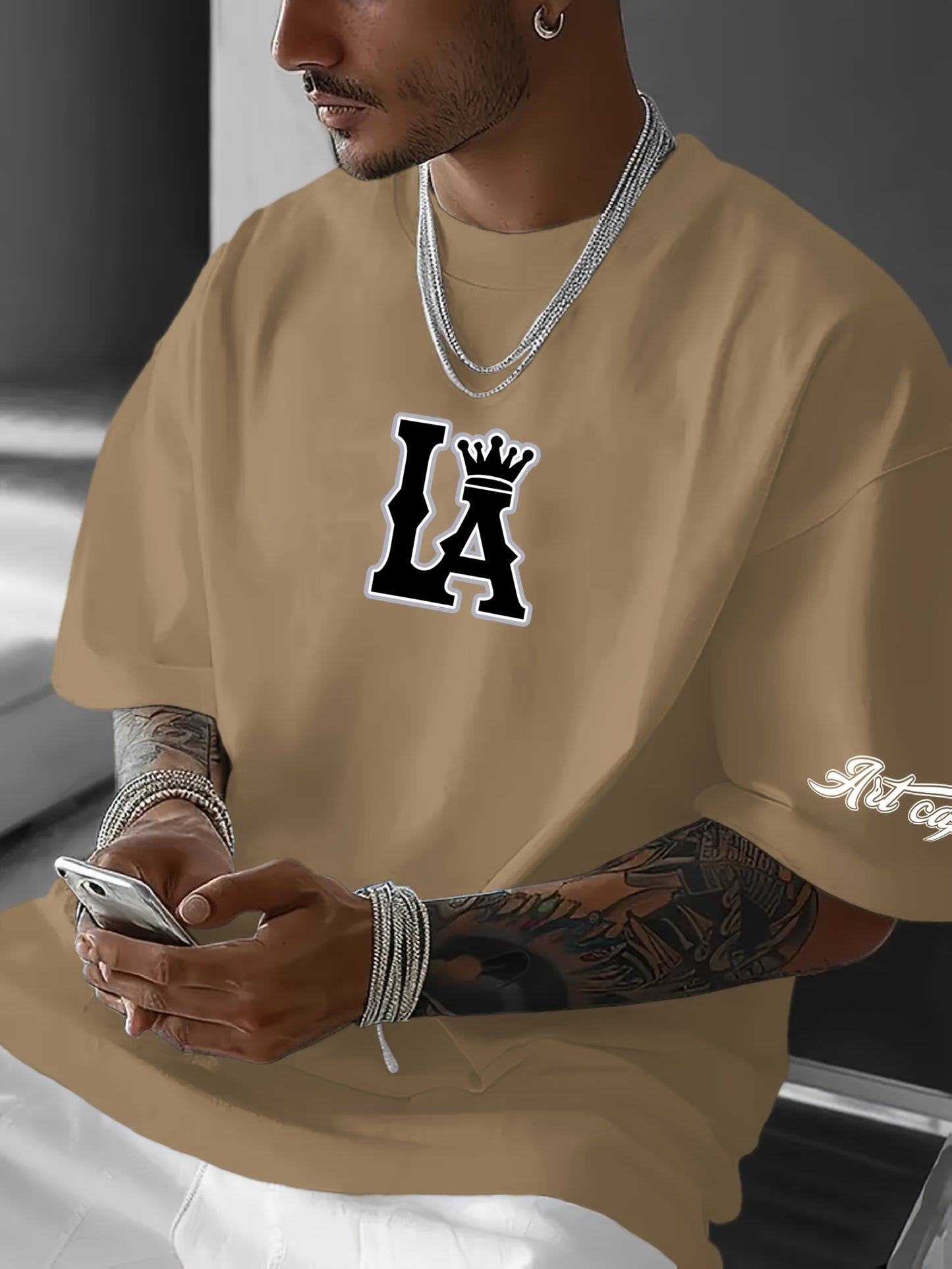 Men's Casual LA Graphic T-Shirt - Breathable Stretch Fabric, Oversized Fit with Crown & Script Lettering, Beige Summer Tee for Outdoor Activities & Casual Attire, Machine Washable, Leisure Clothing, Citythemed Apparel