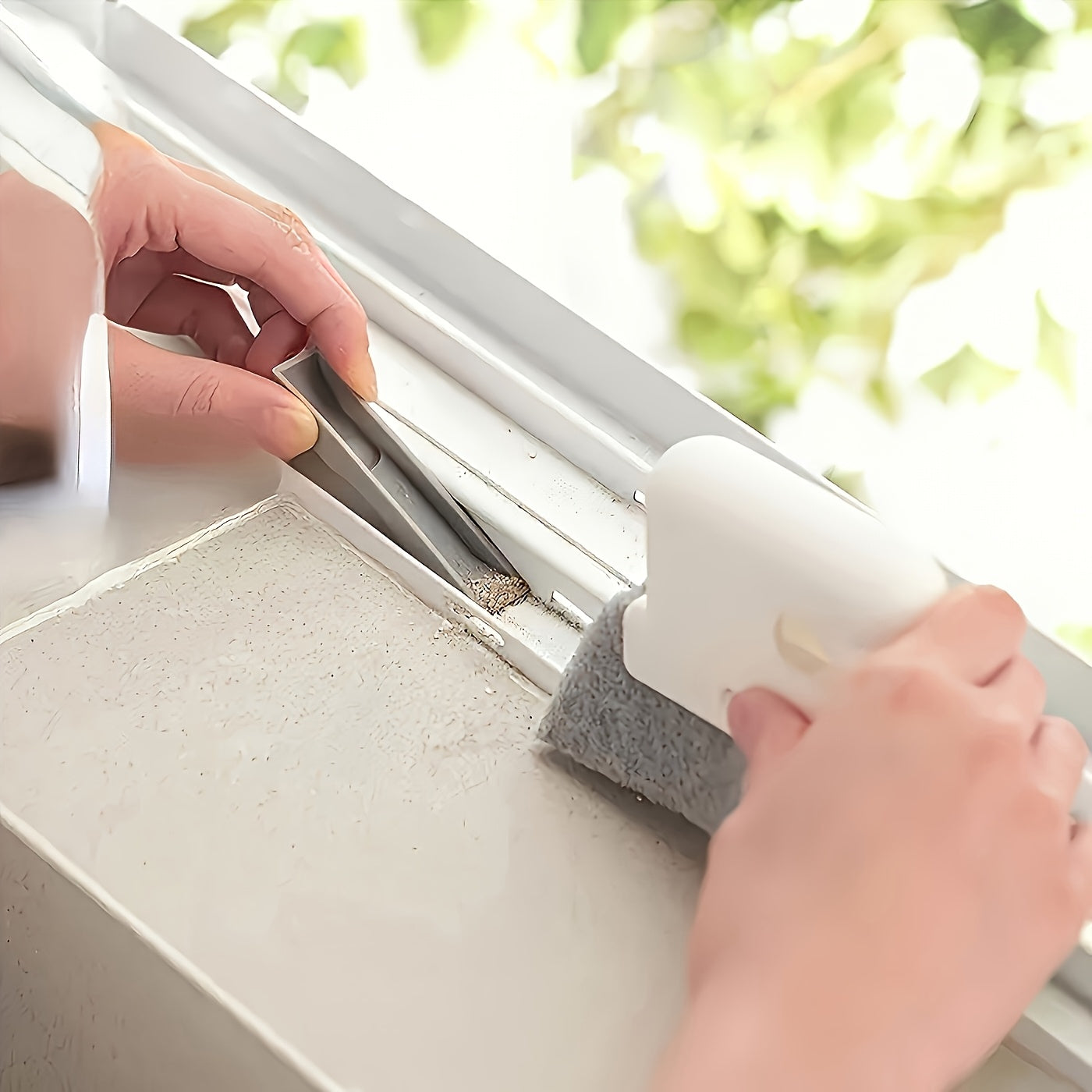 A Versatile Handheld Cleaning Brush Suitable for Windows And Kitchens