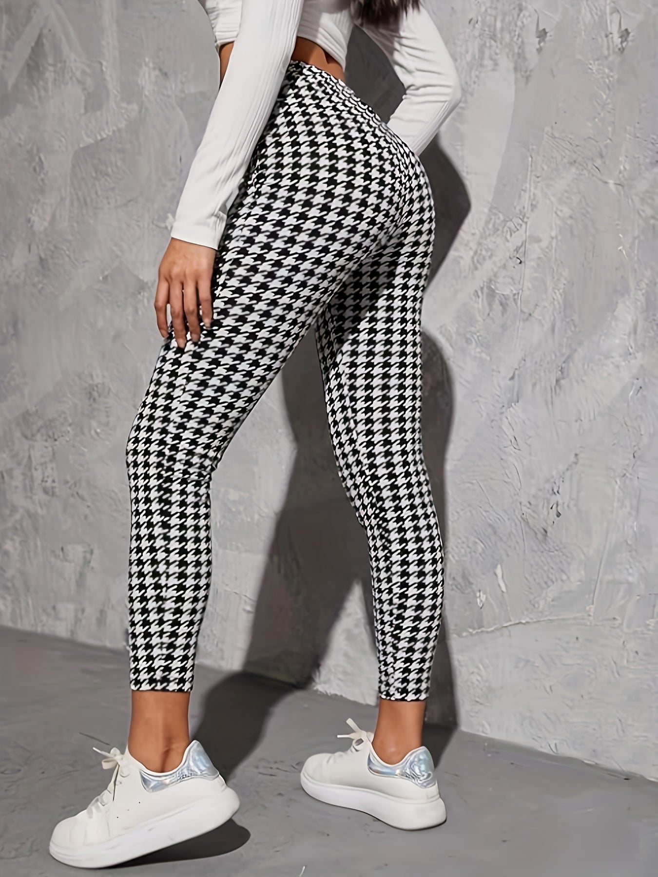 Women'S Houndstooth Print Joggers - Stretchy, Soft, and Comfortable, Perfect for Casual Wear or Workouts, Black and White Pattern, High-Waisted Design, High-Waisted Joggers | Houndstooth Pattern | Stretchy Fabric